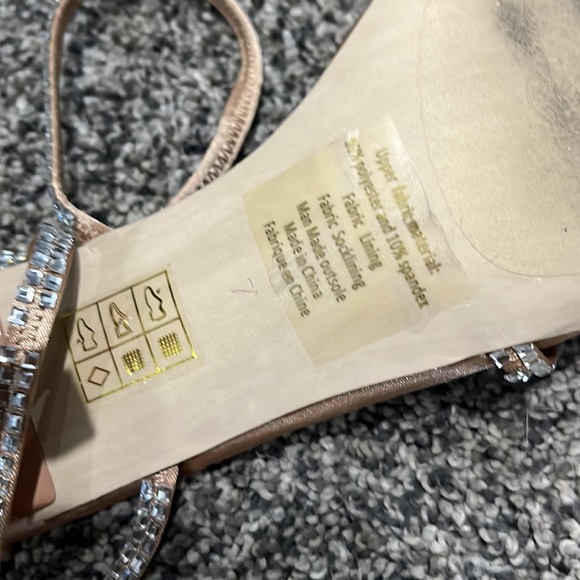 Beautiful Strappy Heels - Picture 6 of 9